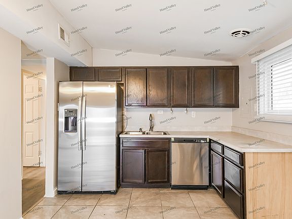 5th image of 860 Saint Anthony Ln