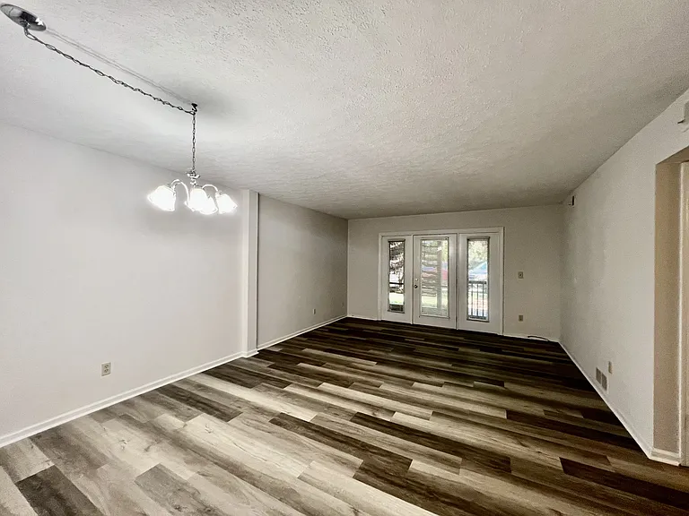 Dining Area Holly Crest A2