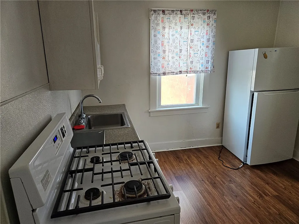 1 bed, 1260 sqft, $1,300 — Photo 2