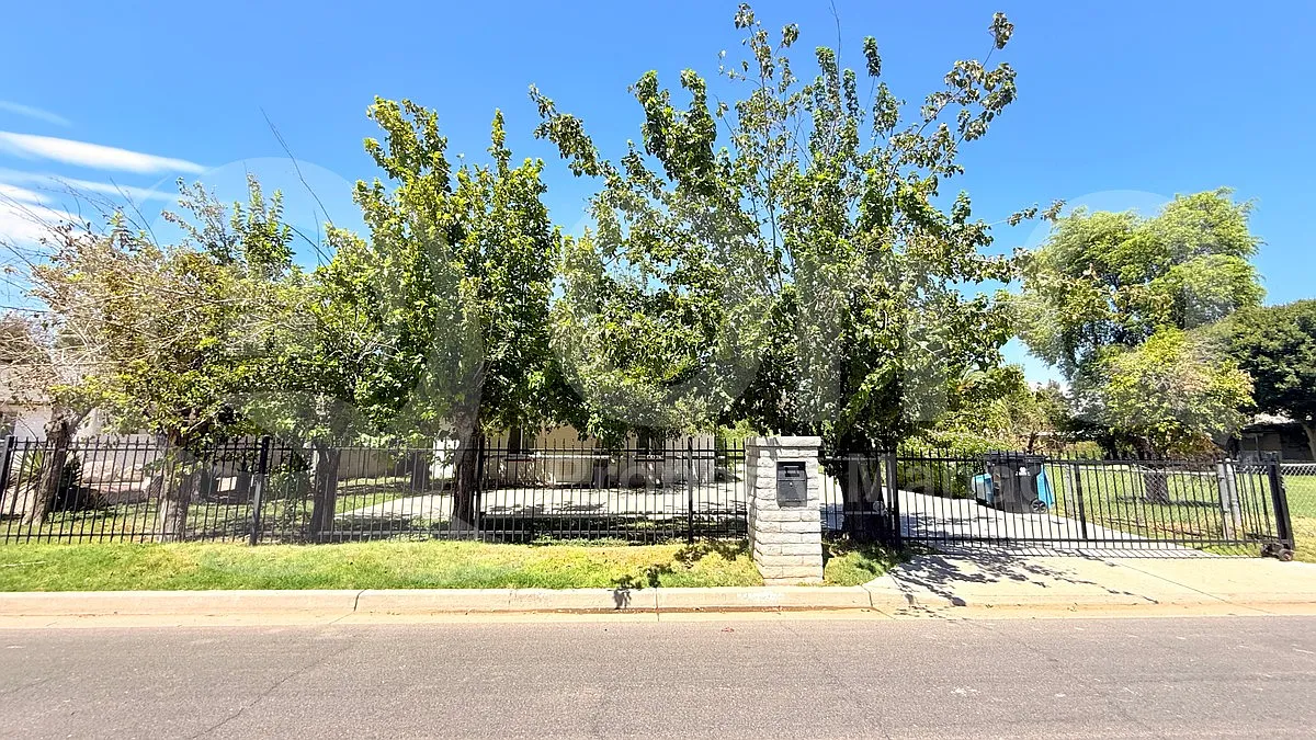 3 bed, 2.0 bath, 1320 sqft, $2,200 — Photo 1