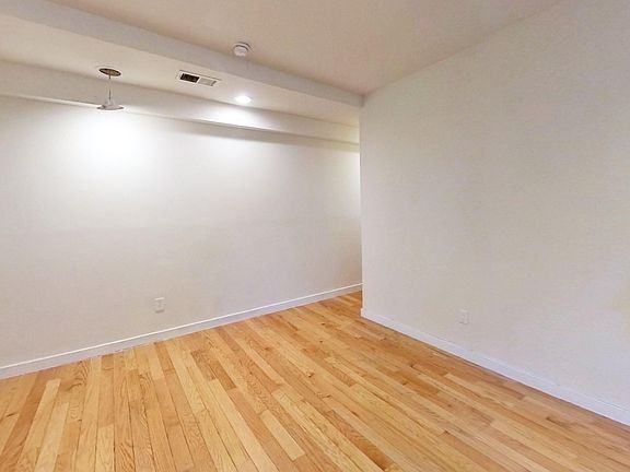 4th image of 1520 Bainbridge St #B