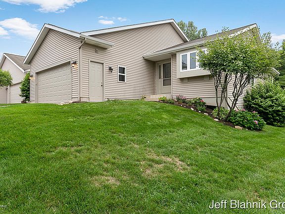 3rd image of 2653 Hillandale Dr NW