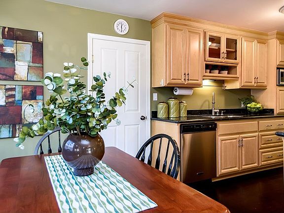 5th image of 6309 Cloverhill Dr