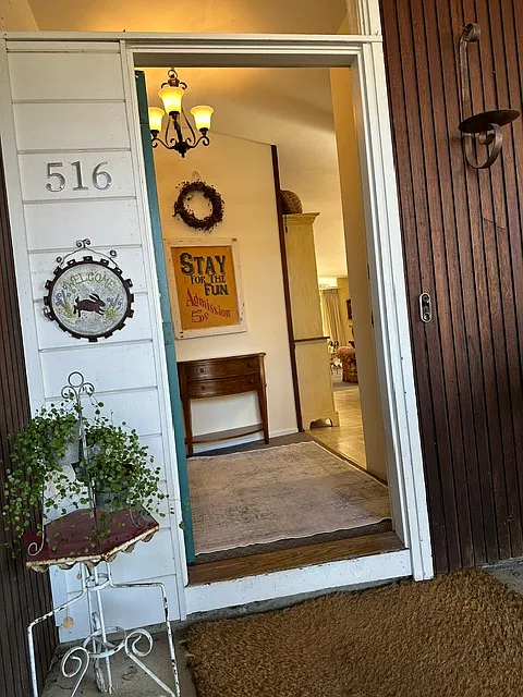 3 bed, 1290 sqft, $5,900 — Photo 3