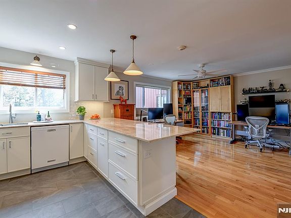 2nd image of 598 Sanderling Ct