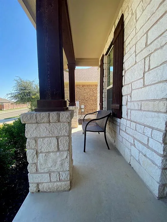 3 bed, 2.0 bath, 1817 sqft, $2,250 — Photo 4