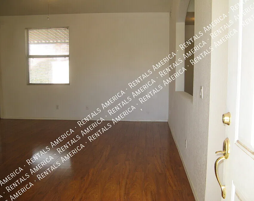 Great 3 Bed 2 Bath in Peoria! — Photo 2