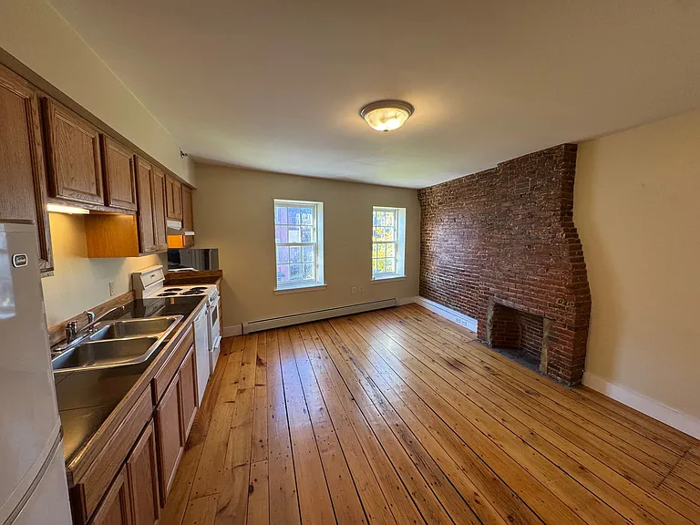 36 Main St #5 — Photo 2