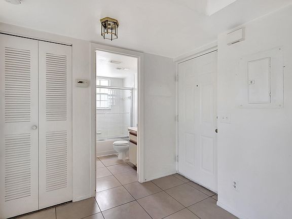 4th image of 1616 SE Green Acres Circle #M201