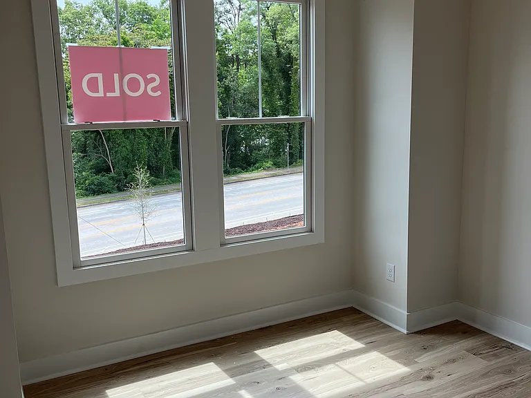9 Hawthorne Ln #201 — Photo 9