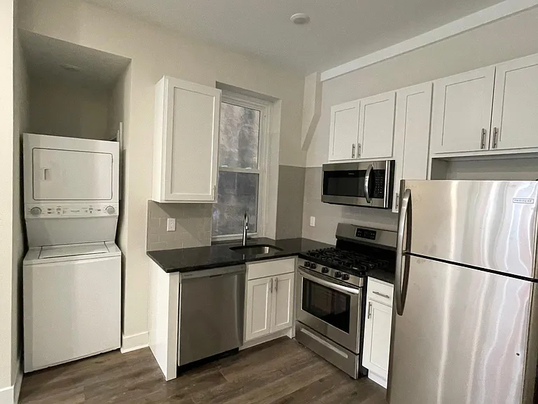 507 Christian St — Photo 3