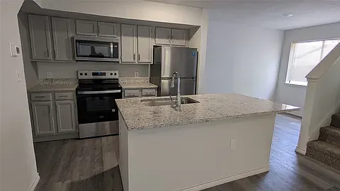 2 bed, 1031 sqft, $1,600 — Photo 4