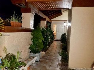 5407 SW 152 Place Cir, Miami, FL 33185