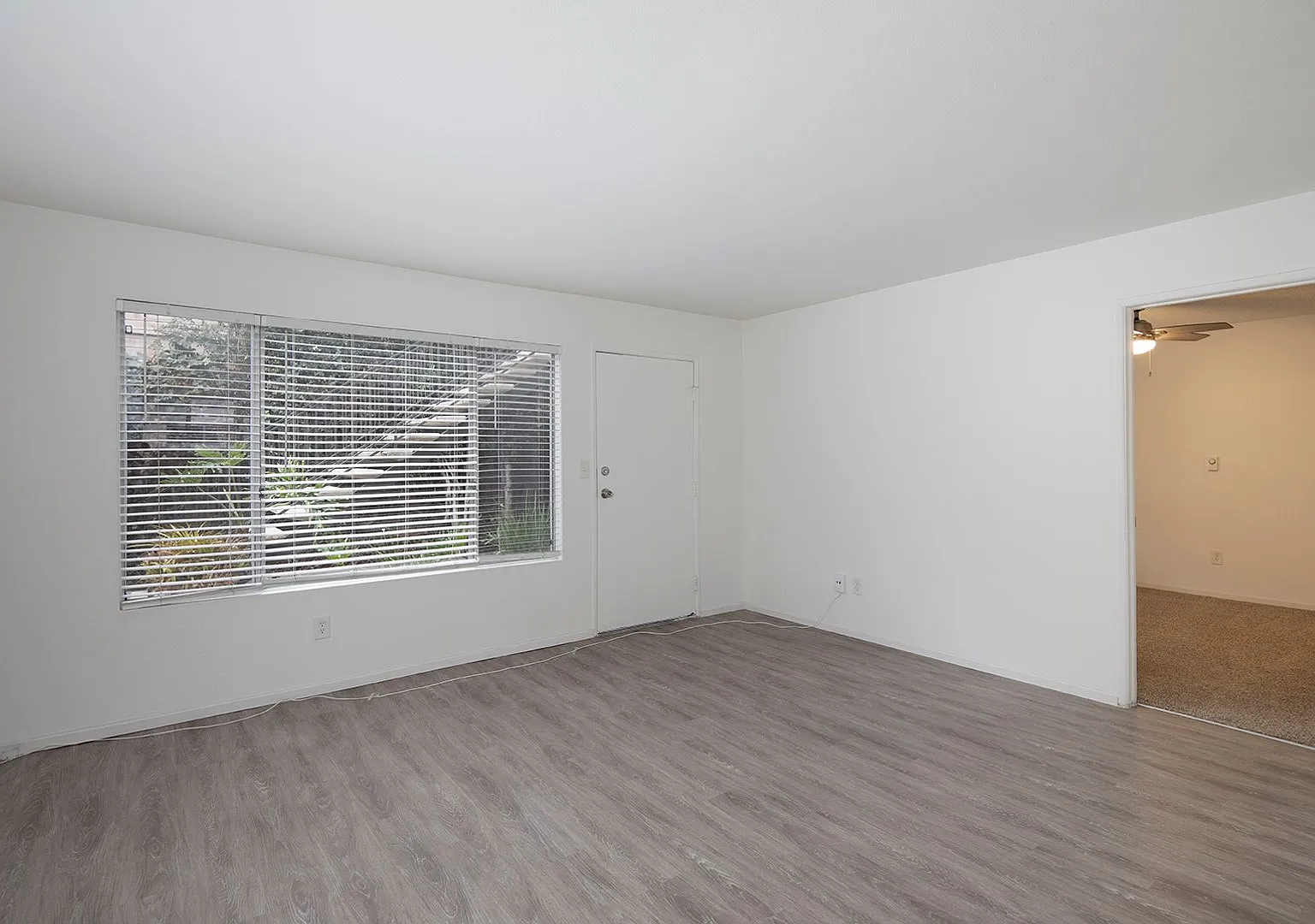 1820 Grand Avenue — Photo 2