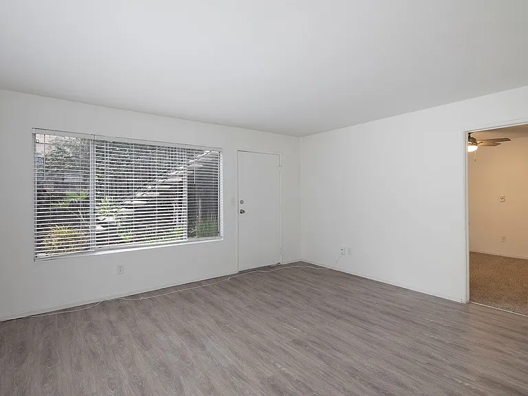 1820 Grand Avenue — Photo 2