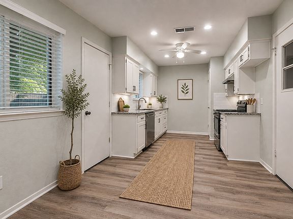 3rd image of 1902 Glenwick Ln
