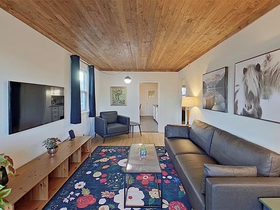 4th image of 2268 Broder STREET