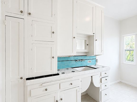 4th image of 638 N Orange Dr #1/2