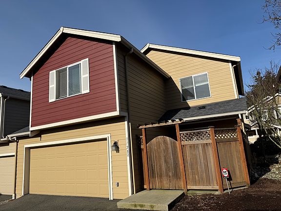 2nd image of 1725 157th St SW