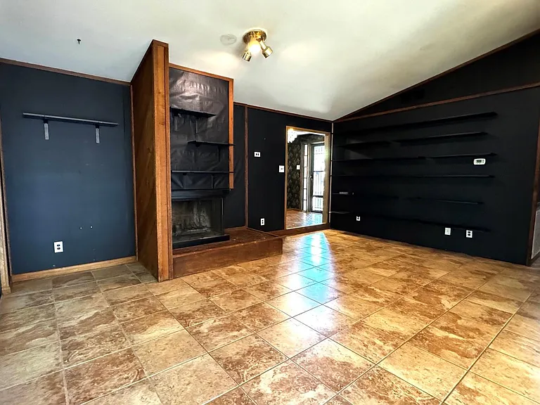 2506 Valley Dr — Photo 7