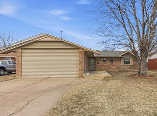 117 SW 6th St, Moore, OK 73160