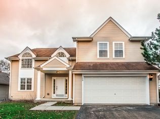 168 N Crooked Lake Ln, Lindenhurst, IL