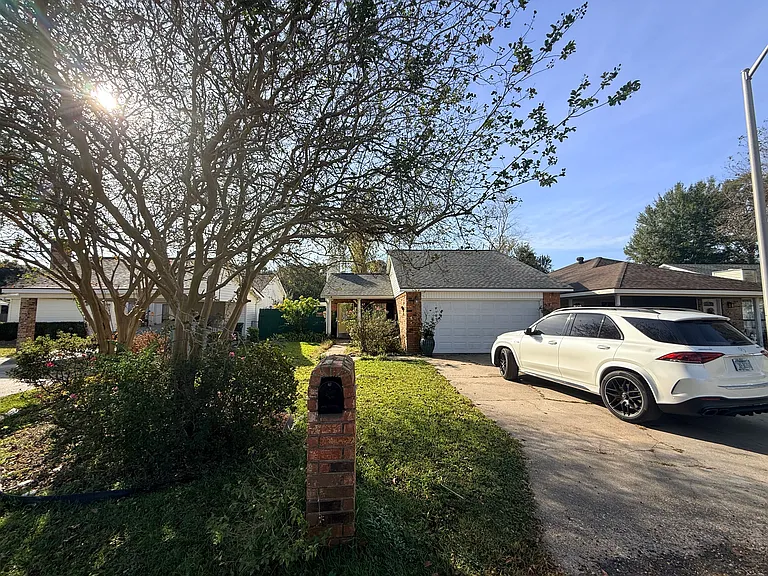 200 Mustang St — Photo 28