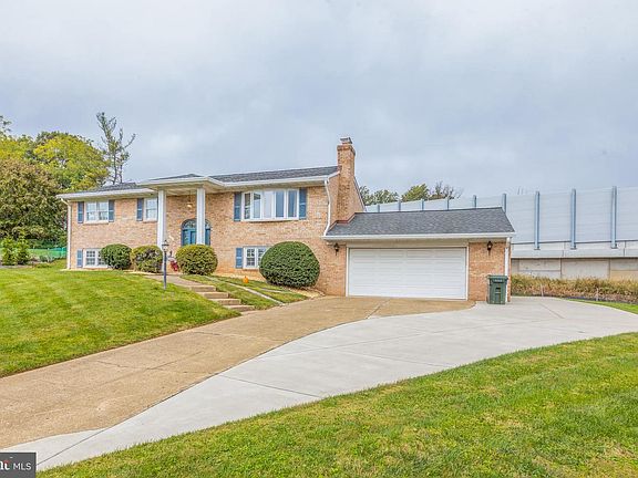 2nd image of 2800 Albany Ct