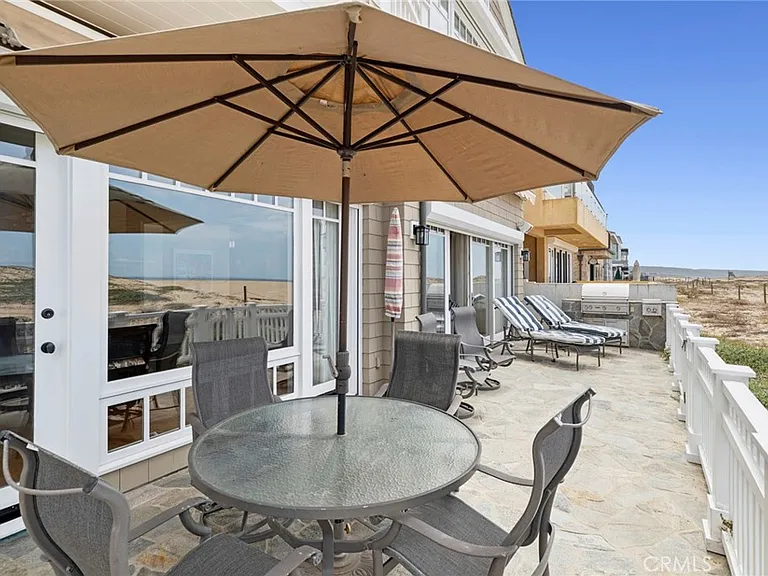 1550 E Oceanfront — Photo 5