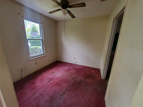 2nd image of 806 Weaver Dr