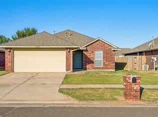 4209 Applegate Dr, Moore, OK 73160