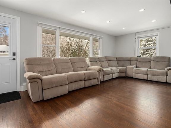 3rd image of 51 Spring St