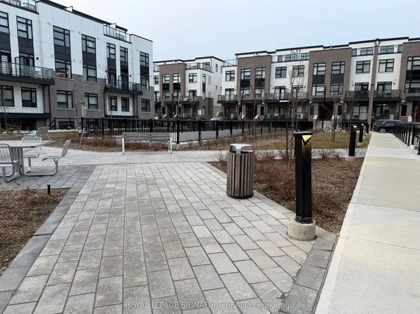 1597 Rose Way #124, Milton, ON L9T 7E7