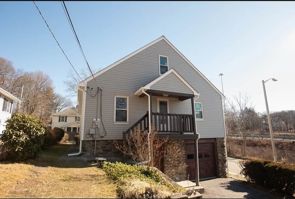 8 Merton Rd — Photo 2