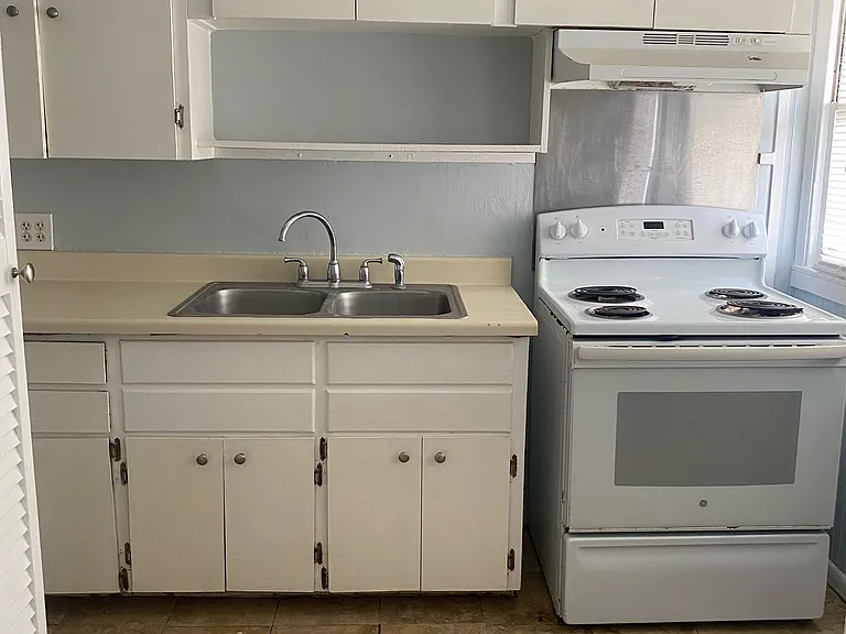 653 Robinson St #4 — Photo 14