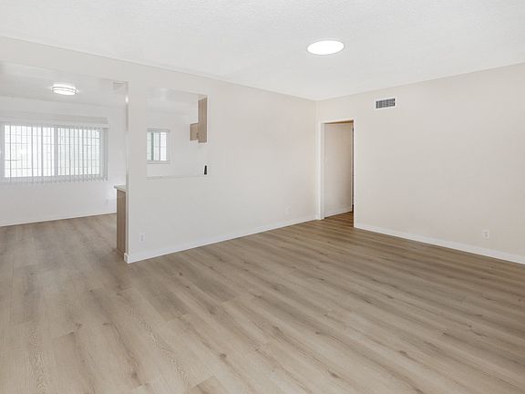 3rd image of 7143 Bellaire Ave #3