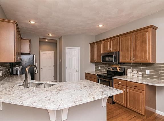 3rd image of 4622 Wisteria Dr