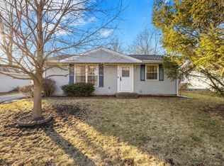 617 Castleton Dr, Champaign, IL 61821