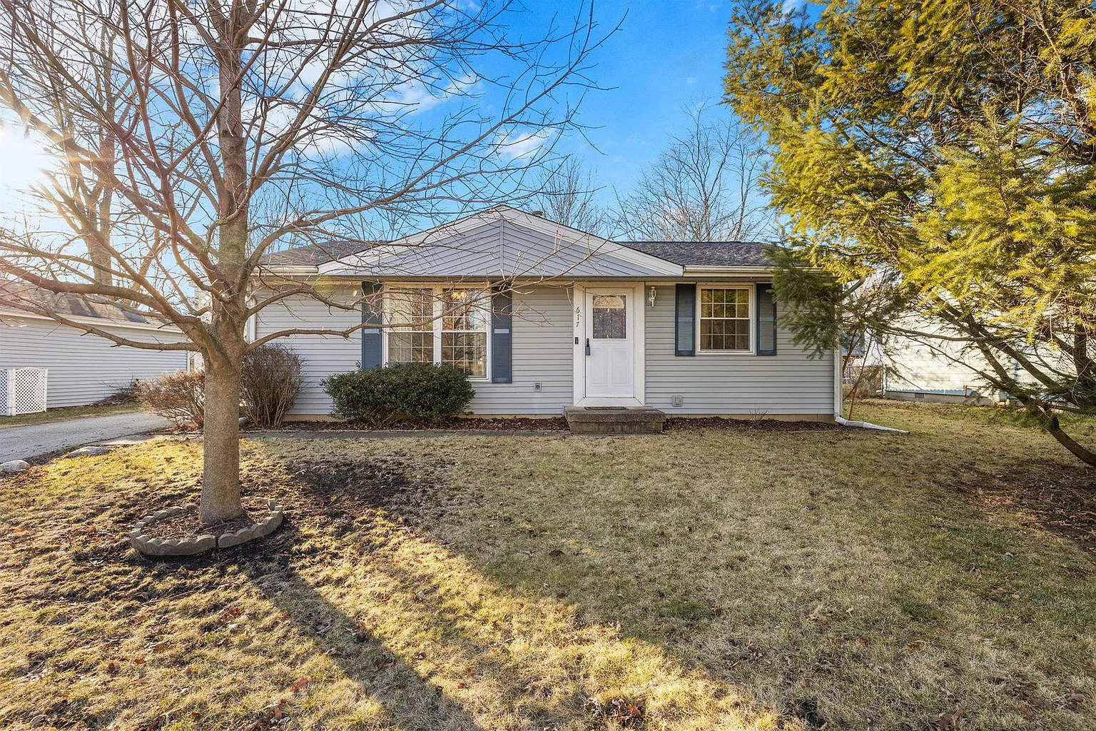 617 Castleton Dr photo 1
