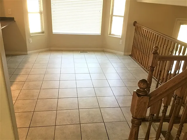 5 bed, 3.5 bath, 2379 sqft, $2,805 — Photo 3