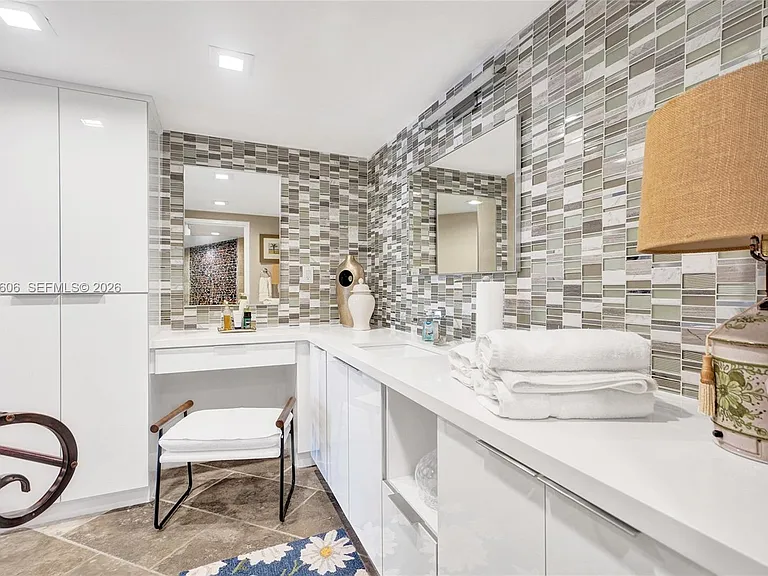 9225 Collins Ave #1402 — Photo 9