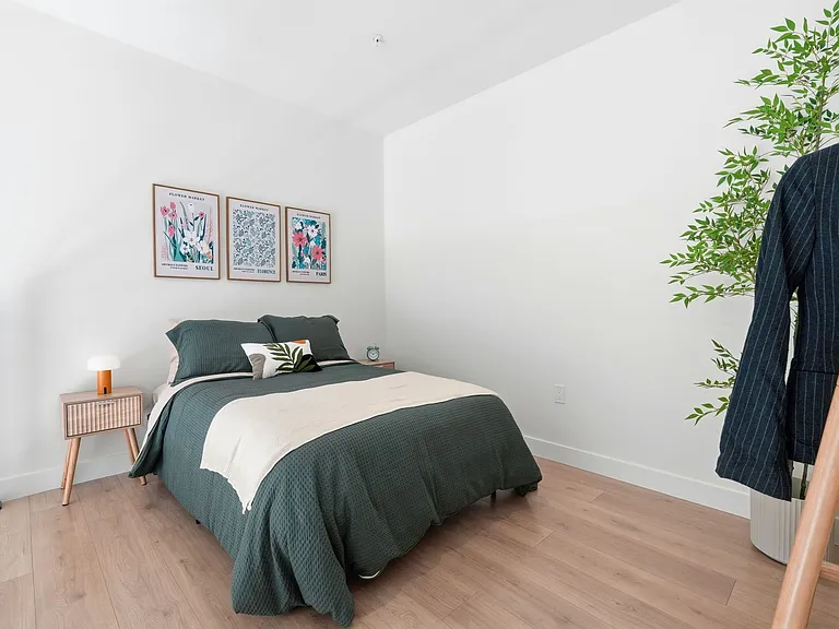 Coral Designer Studio Community Living — Photo 6
