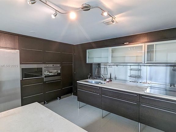 4th image of 6000 Collins Ave APT 115
