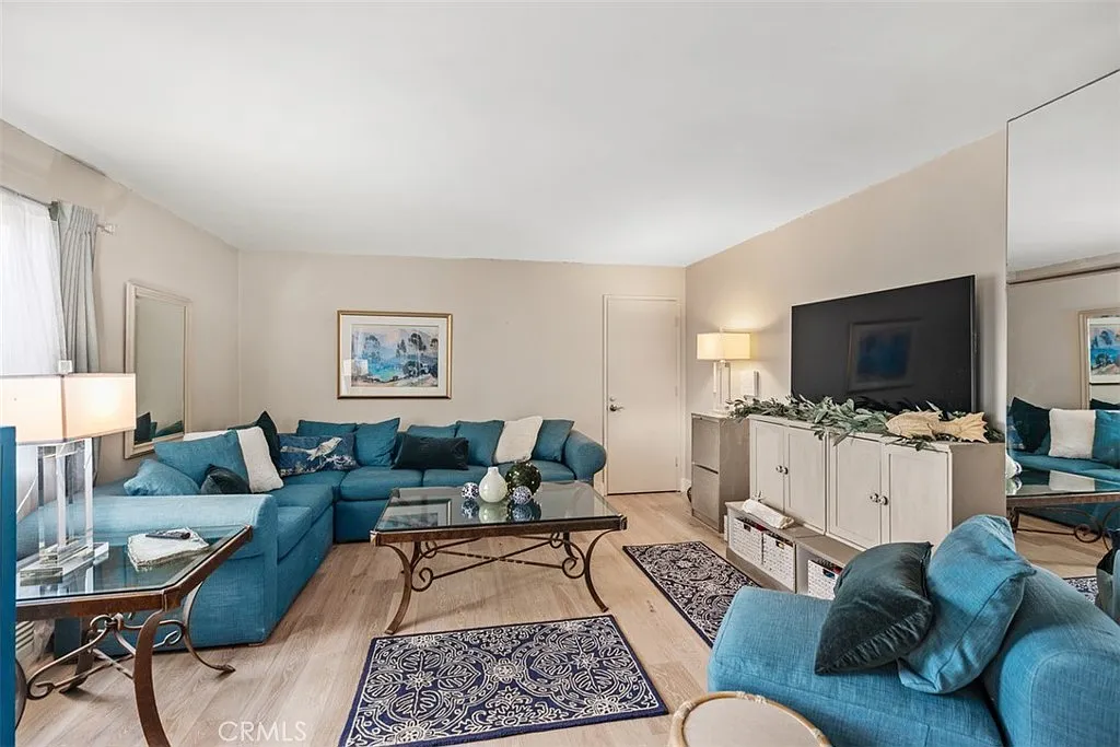 1 bed, 998 sqft, $3,000 — Photo 1