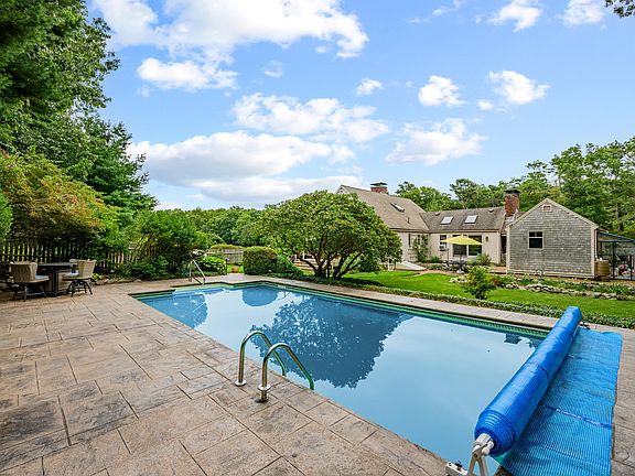 5th image of 18 Manor Drive