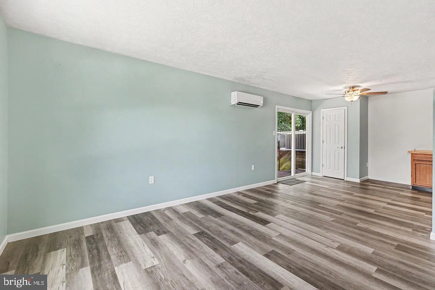 3 bed, 2.0 bath, 1768 sqft, $2,100 — Photo 3