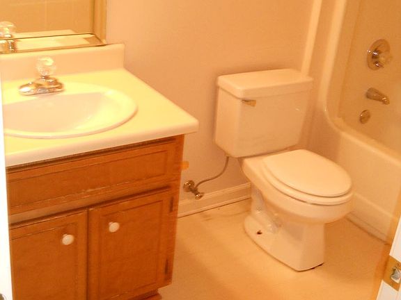 5th image of 4013 Northlake Dr APT A