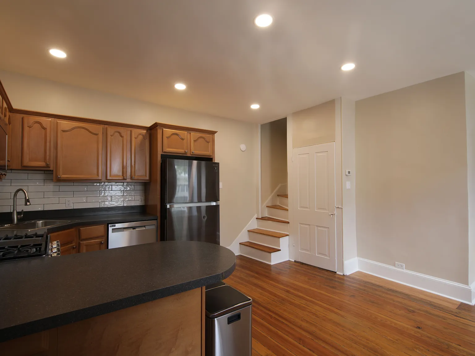 2 bed, 1050 sqft, $1,800 — Photo 2