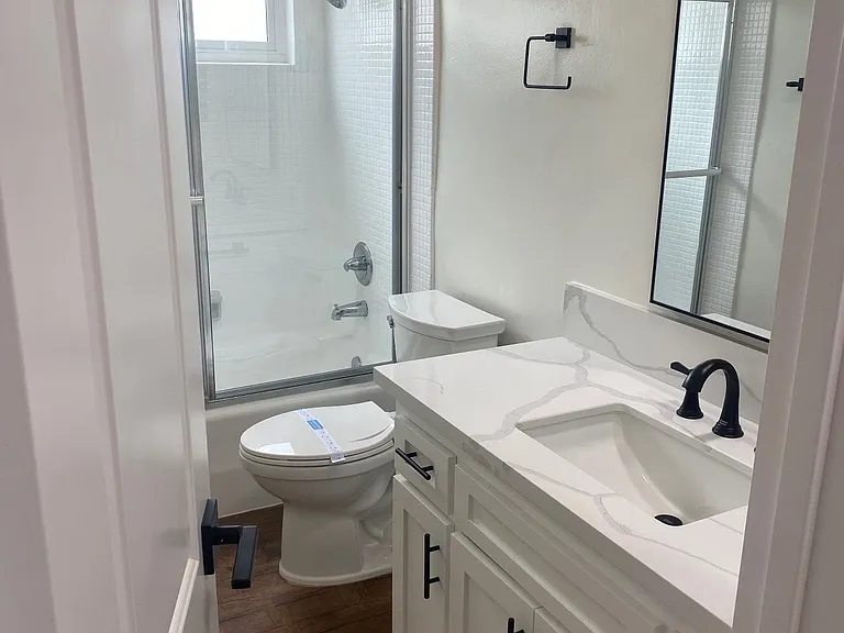 The Corinthian Apartments — Photo 18