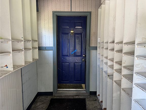 3rd image of 221 Hudson St